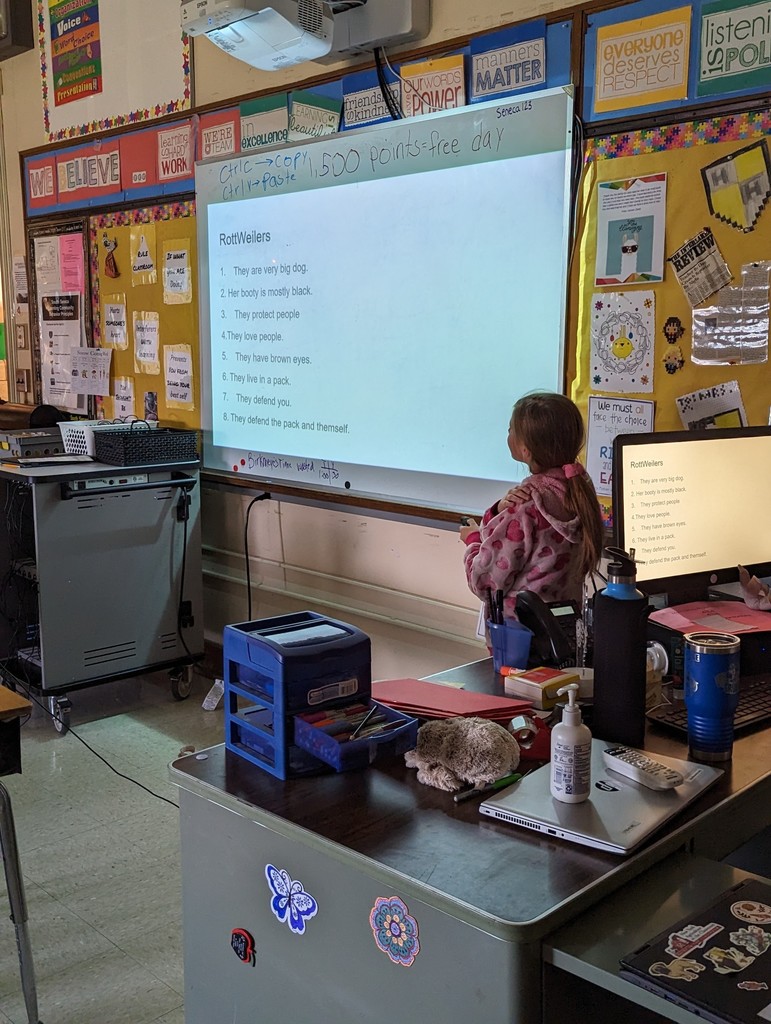 4th graders using Google Slides to present
